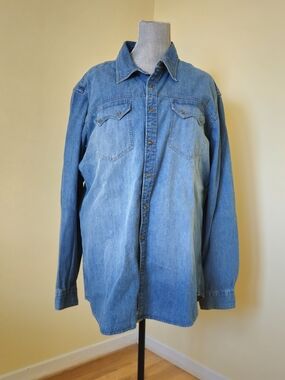 Eddie Bauer Men's Light Blue Denim Shirt With Snap Closures